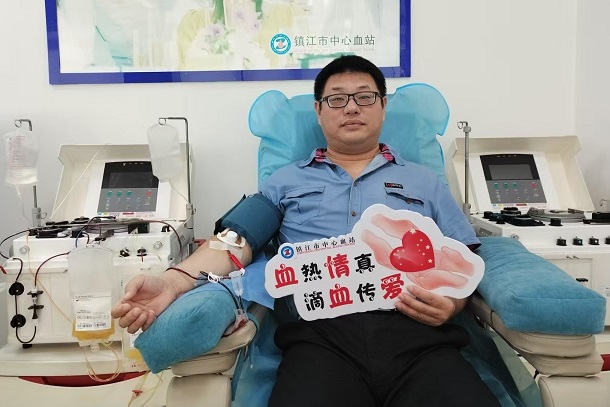 ͼΪÌﲨÔÚÕò½ÊÐÖÐÐÄѪվļ¾èѪС°å