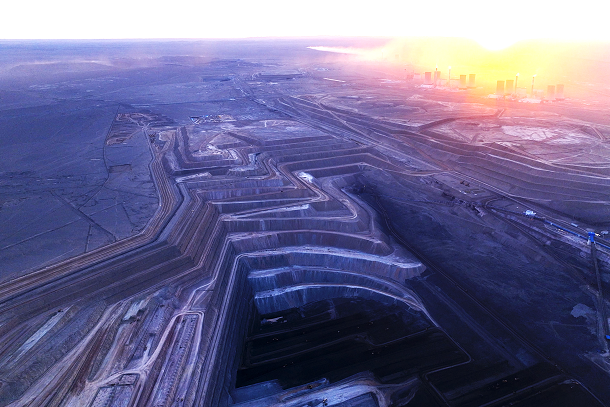 ×¼¶«Â¶Ììú¿ó ÕÅ¿Éã